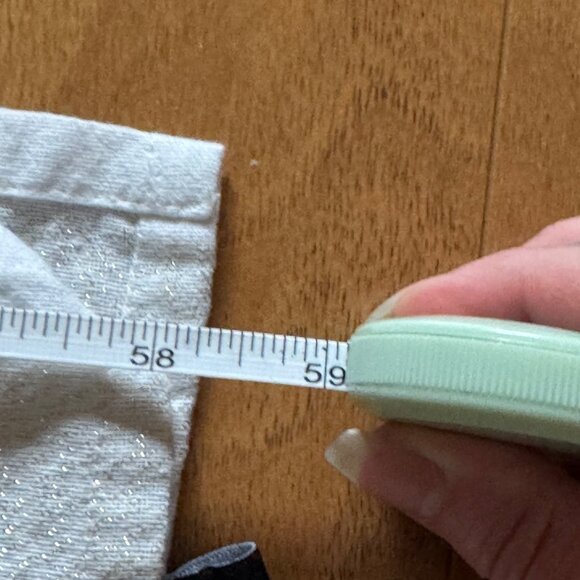 Tahari Home White & Gold Metallic Stripe Table Linens Set 8 Gold Napkin Rings - Picture 9 of 9